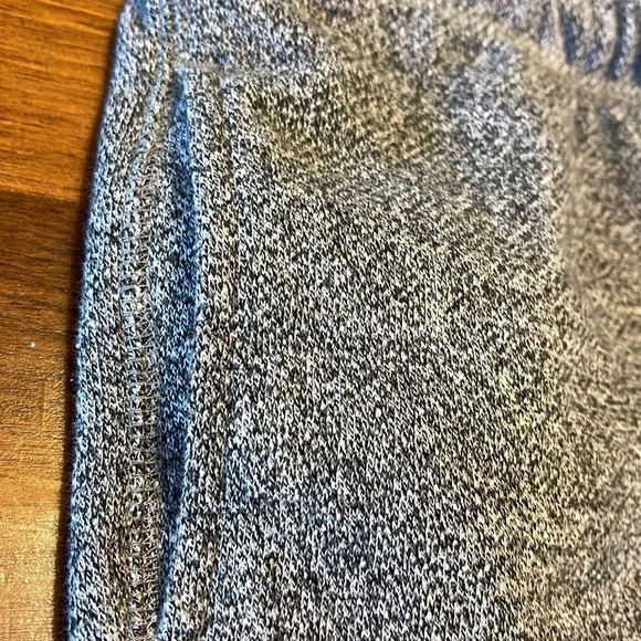 Roots kids size 12 shorts in salt and pepper - new condition. - Picture 4 of 8